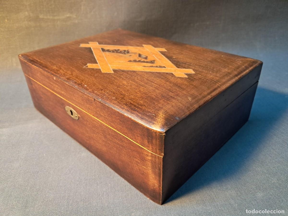 Cajas y cajitas met&aacute;licas: ANTIGUA CAJA CON MARQUETERIA - Foto 1
