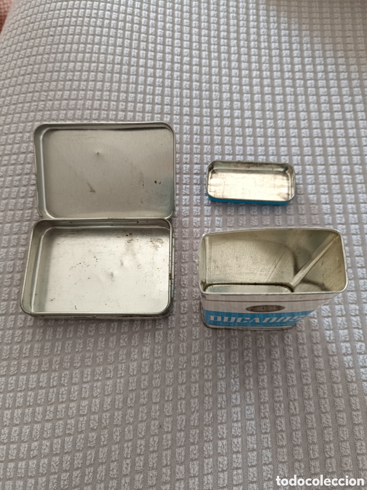 Cajas y cajitas met&aacute;licas: Latas pitilleras para tabaco antiguas. - Foto 2