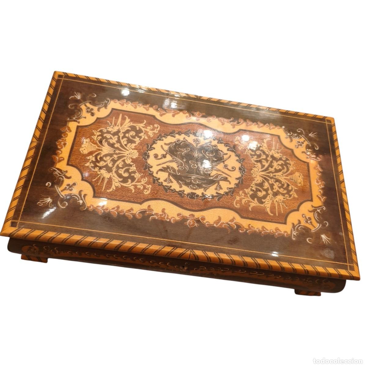 Caixas e caixinhas met&aacute;licas: Caja en marqueter&iacute;a fina - Interior capiton&eacute; seda azul - Con llave original