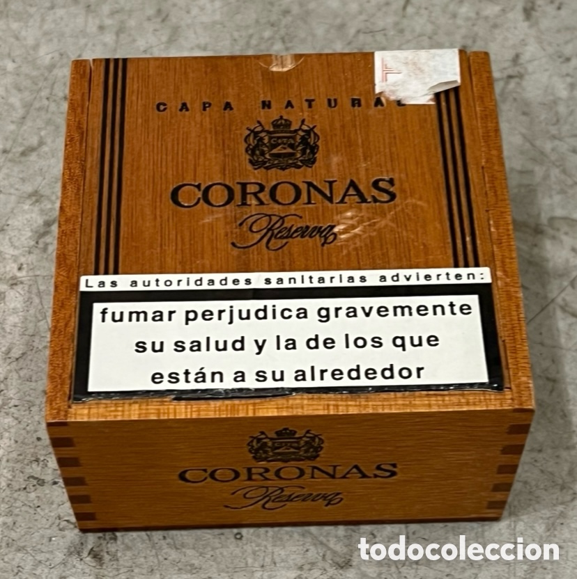 Cajas y cajitas met&aacute;licas: Caja de tabaco. CORONAS Reserva. Cigarrillos. Madera.
