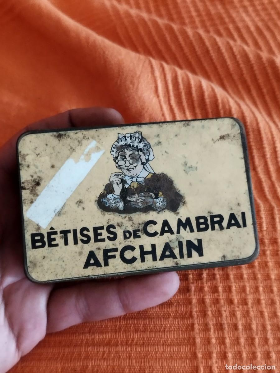Cajas y cajitas met&aacute;licas: Antigua lata de B&ecirc;tises de Cambrai Afchain. Caramelos.