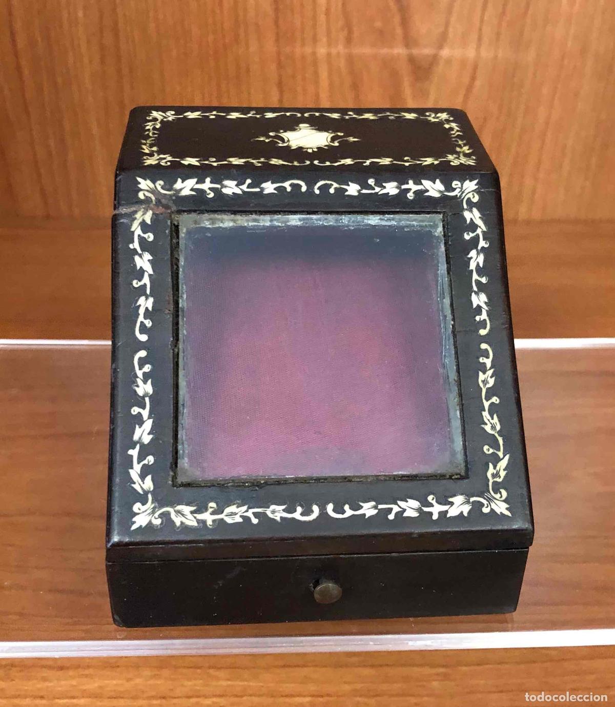 Cajas y cajitas met&aacute;licas: ANTIGUA CAJA EXPOSITORA DE SOBREMESA EN MADERA CON INSCRUSTACIONES, SIGLO XIX
