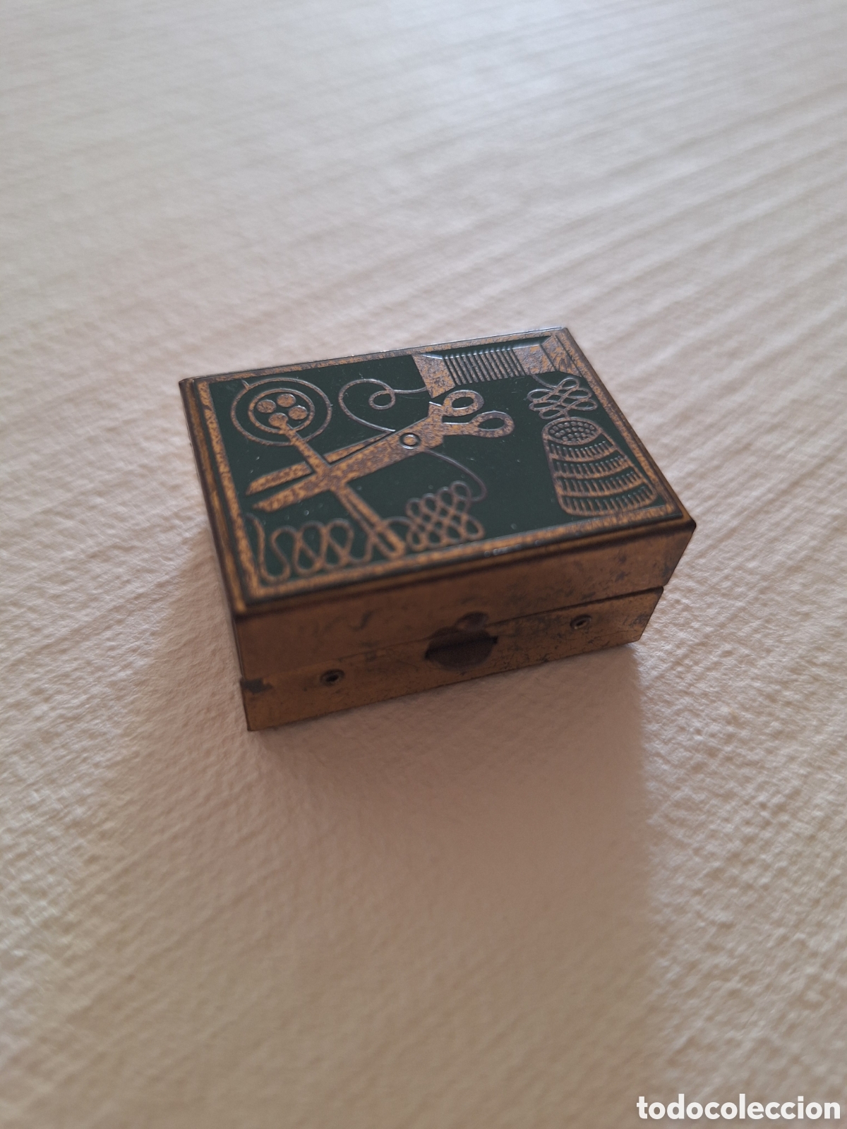 Cajas y cajitas met&aacute;licas: Mini kit costura. Cajita vintage.