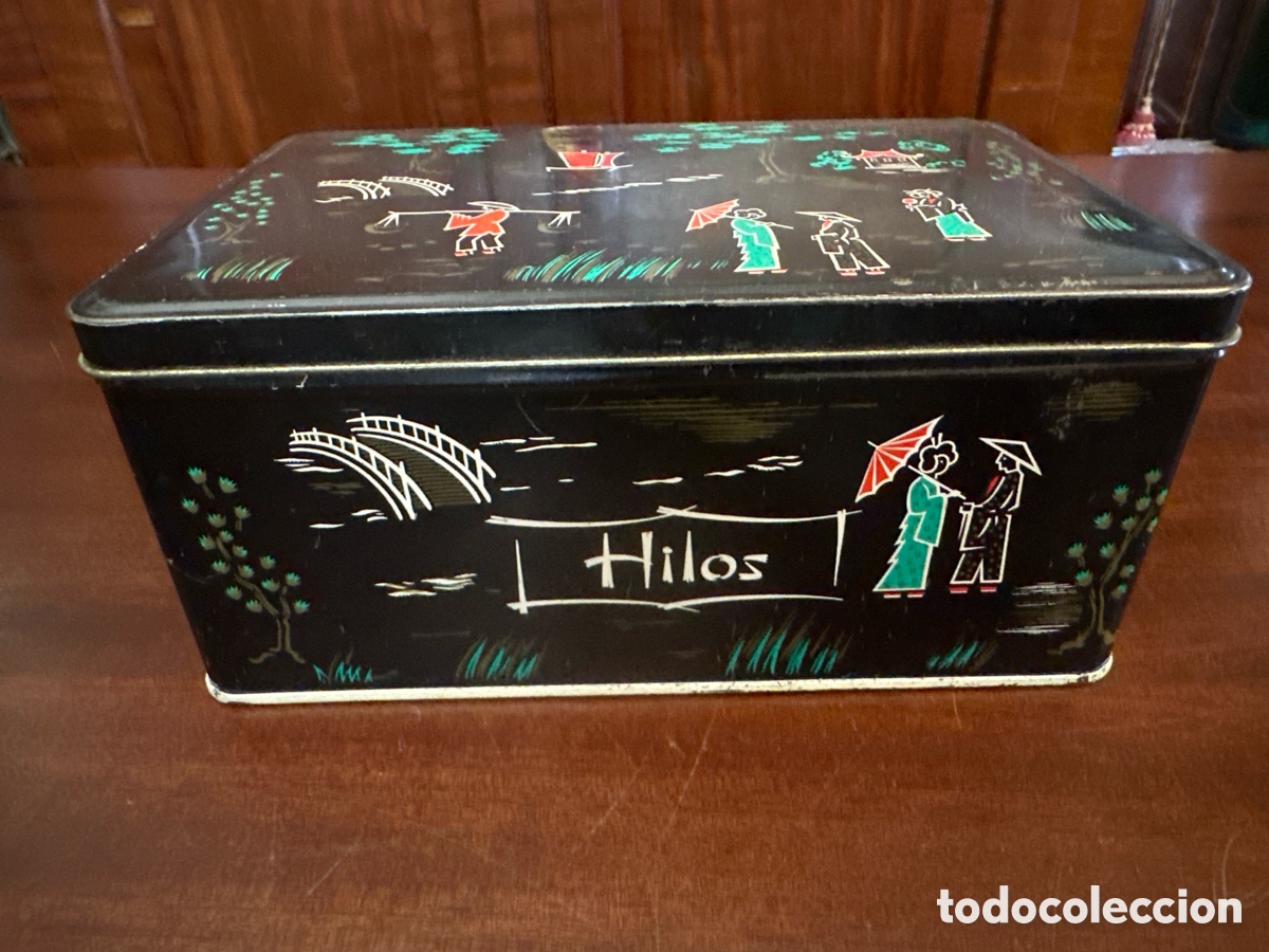 Cajas y cajitas met&aacute;licas: BONITA CAJA COLACAO NEGRA HILOS ORIGINAL COLA CAO HOJALATA LITOGRAFIADA A&Ntilde;OS 60
