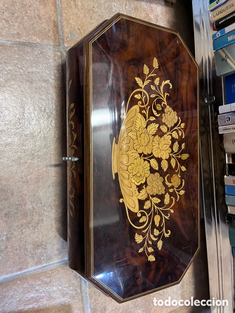 Caixas e caixinhas met&aacute;licas: Antiguo joyero y caja de m&uacute;sica en madera