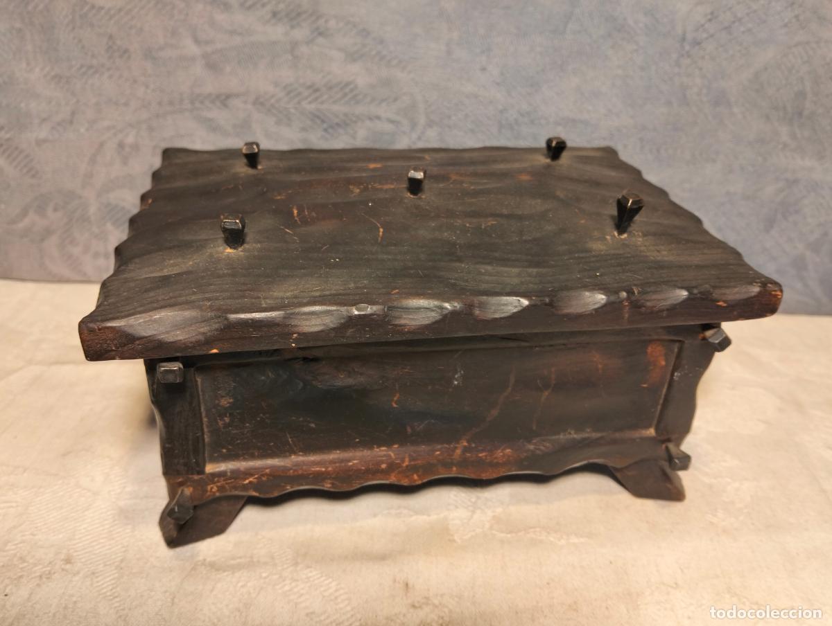 Caixas e caixinhas met&aacute;licas: Caja joyero cajita de madera tallada oscura con clavos estilo rustico de los a&ntilde;os 60