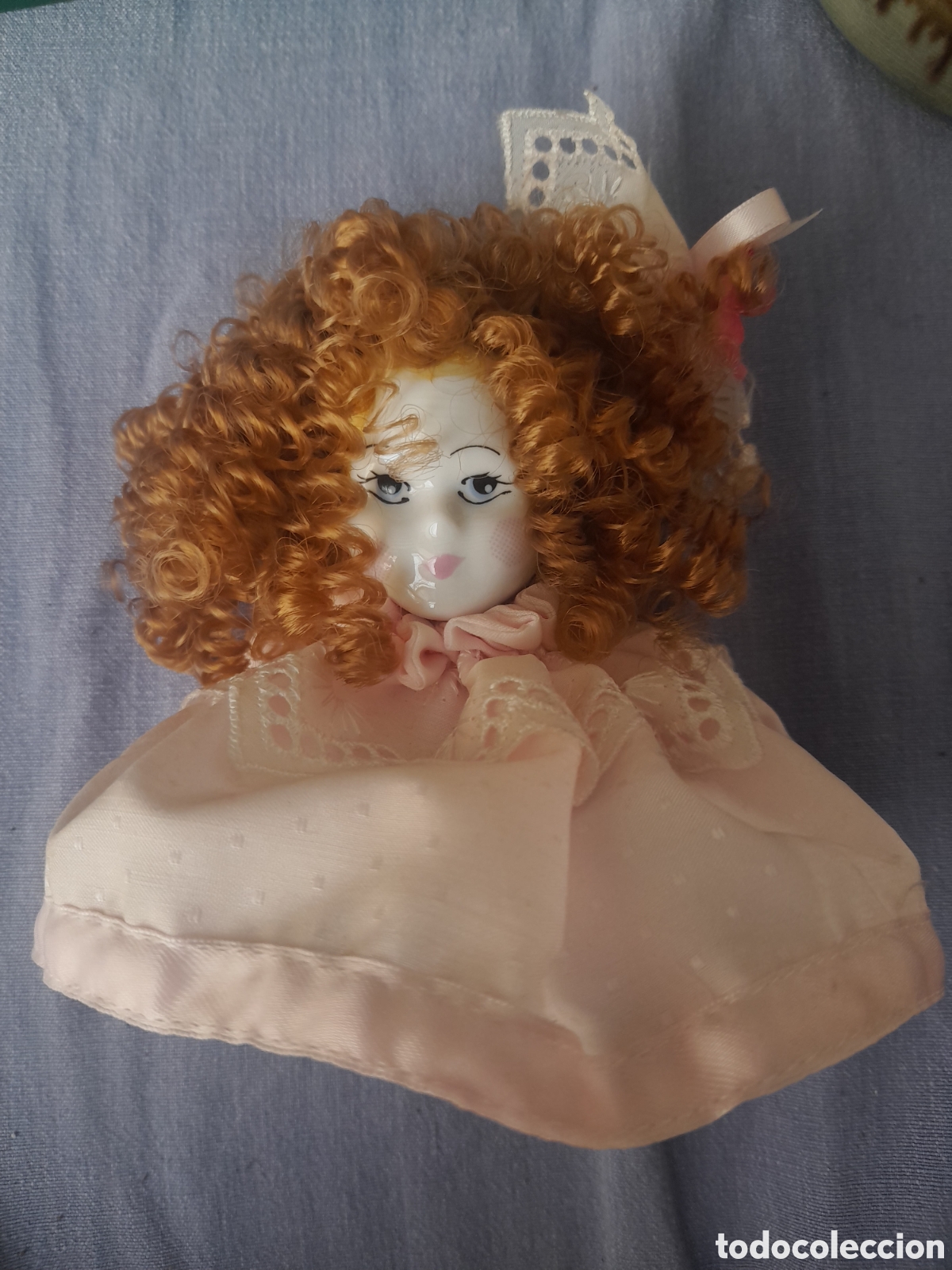 Cajas y cajitas met&aacute;licas: Alhajero vintage con busto de mu&ntilde;eca de porcelana.