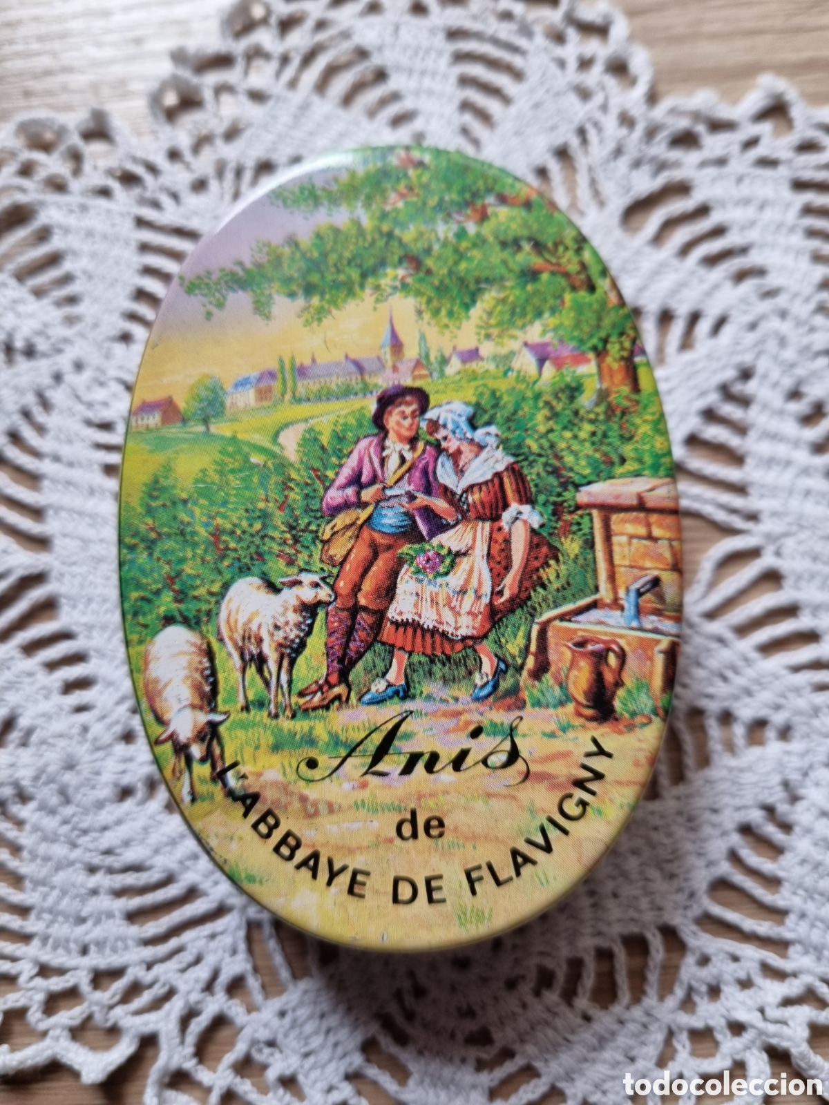 Cajas y cajitas met&aacute;licas: Cajita An&iacute;s de Flavigny. Made in France. Metal y pl&aacute;stico. 8,5x 6x 2 cm. Muy bonita.