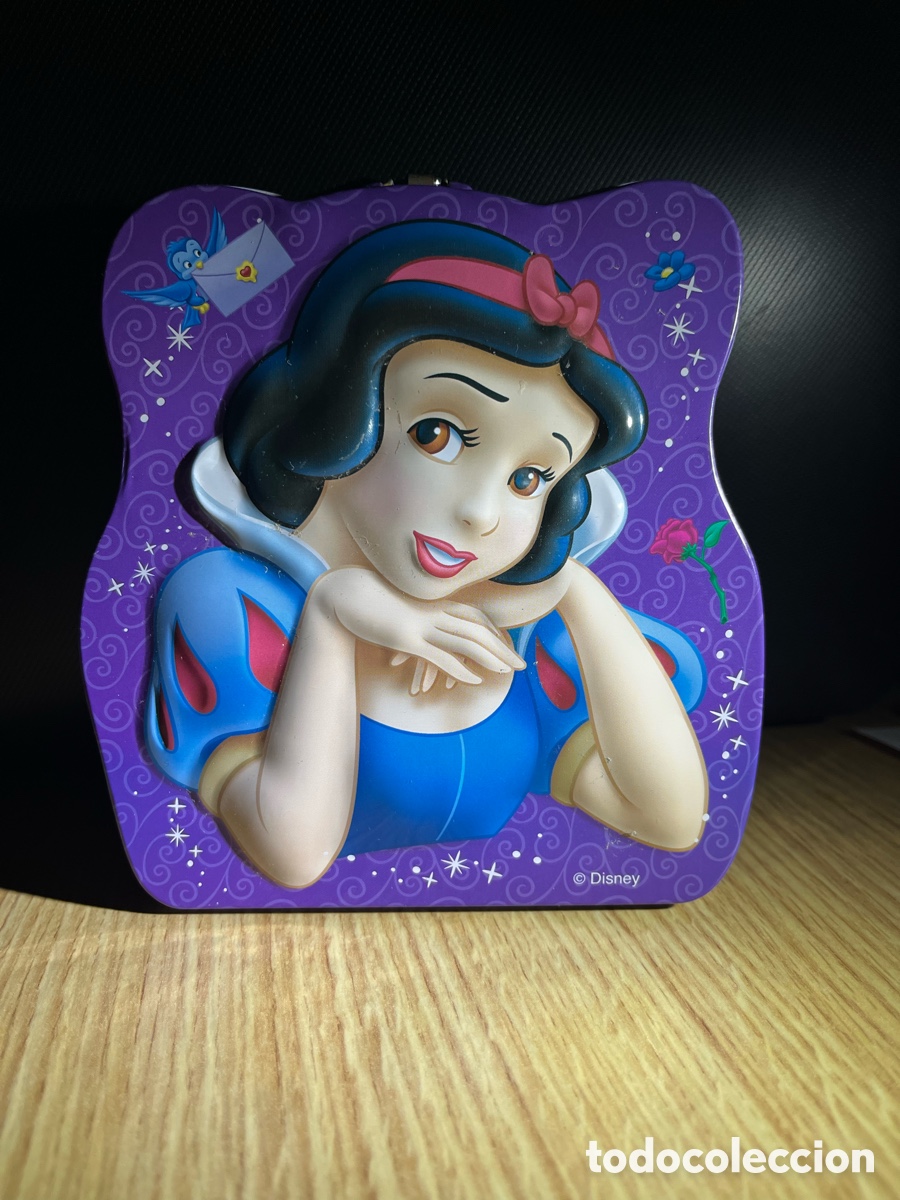 Cajas y cajitas met&aacute;licas: HUCHA Blancanieves con candado TIFON. Caja / hucha met&aacute;lica morada con relieve + candado + 2 llaves