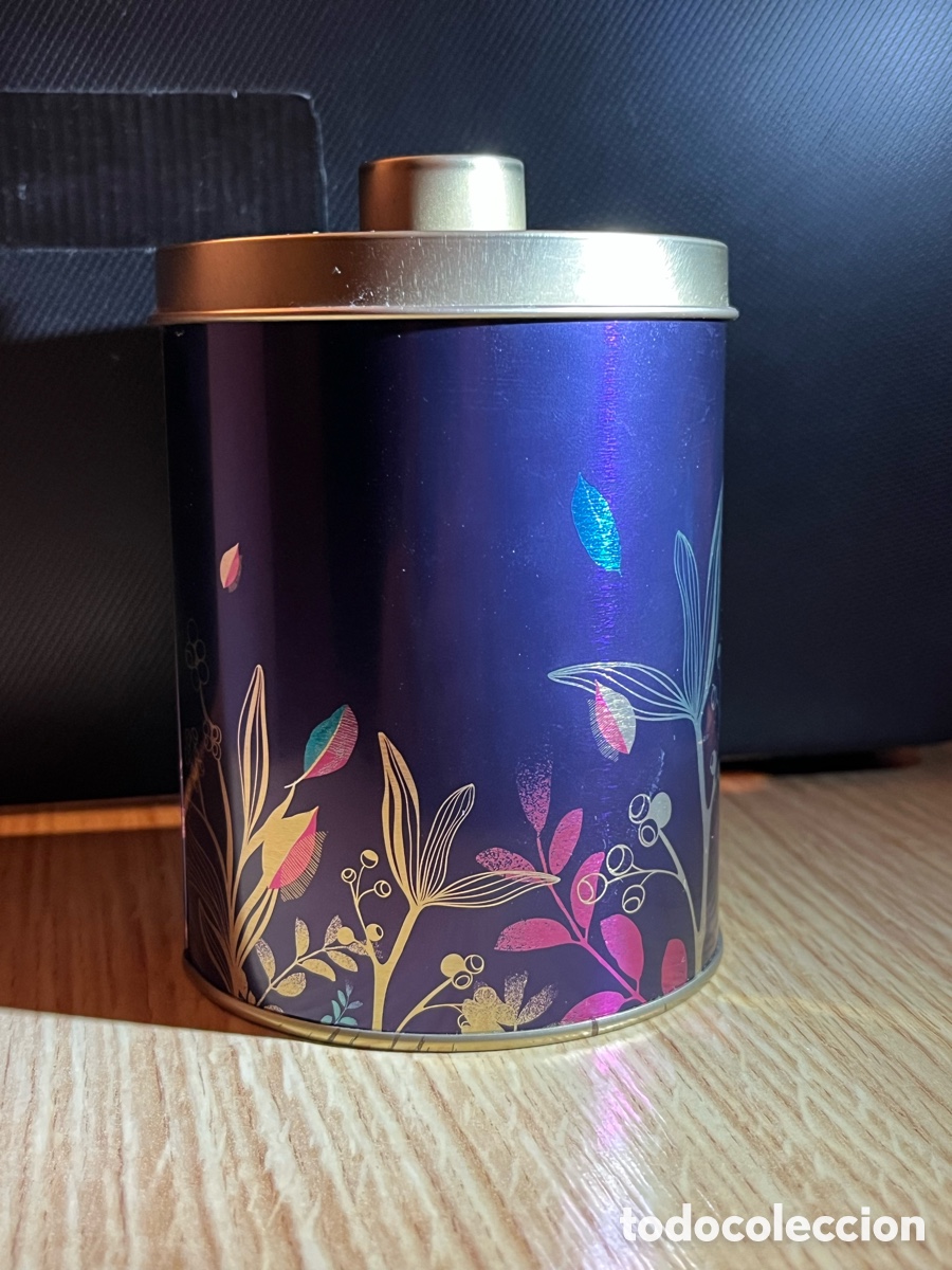 Cajas y cajitas met&aacute;licas: Caja met&aacute;lica YVES ROCHER. Bretagne, France. Azul y dorada. Flores, hojas, plantas