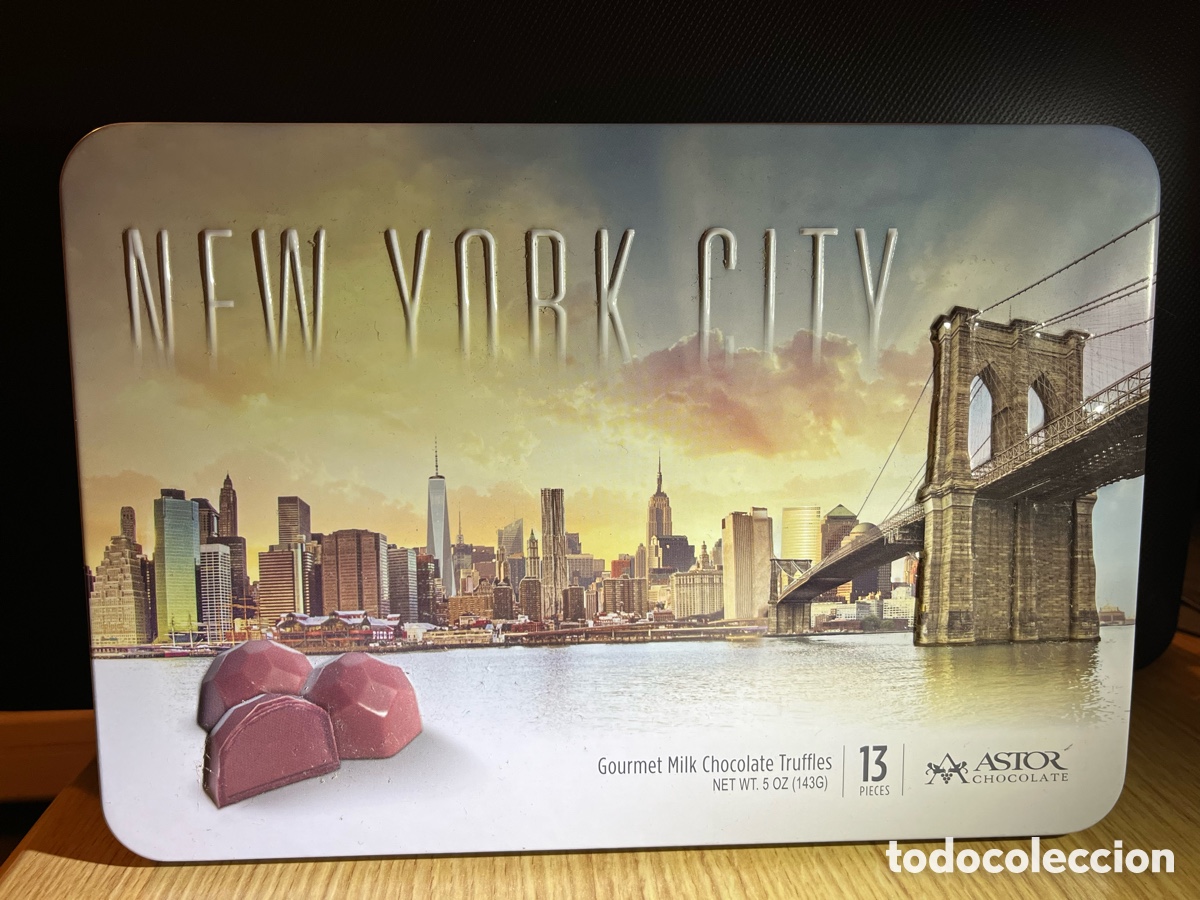 Cajas y cajitas met&aacute;licas: Caja met&aacute;lica con relieve ASTOR CHOCOLATE. NEW YORK CITY
