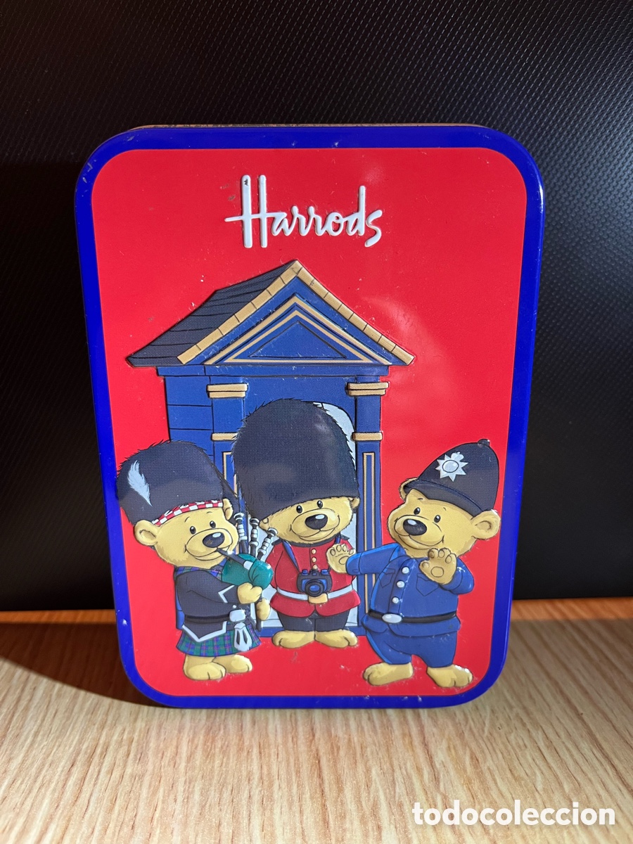 Cajas y cajitas met&aacute;licas: Caja met&aacute;lica HARRODS con relieve. Almacenes de lujo, Londres. London. Roja. Ositos. Polic&iacute;a. Teddy