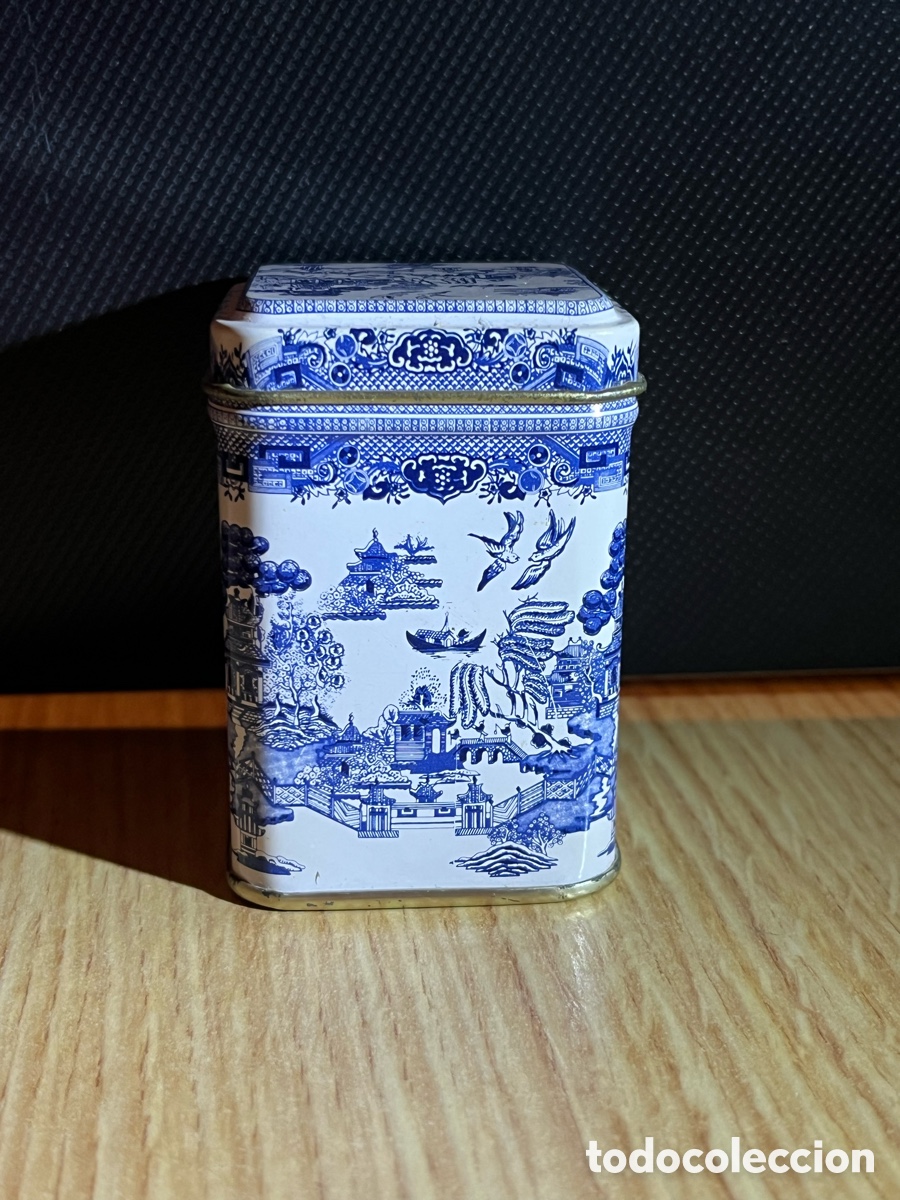 Cajas y cajitas met&aacute;licas: Cajita / caja met&aacute;lica cl&aacute;sica preciosa. Blanca y azul