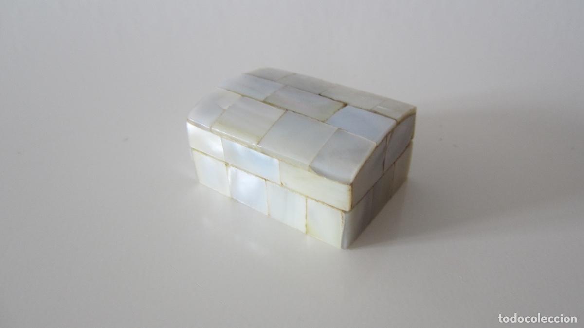 Cajas y cajitas met&aacute;licas: CAJITA DE NACAR Y MADERA - Foto 2