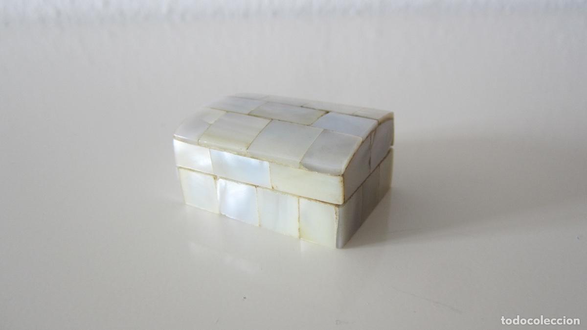 Cajas y cajitas met&aacute;licas: CAJITA DE NACAR Y MADERA - Foto 4