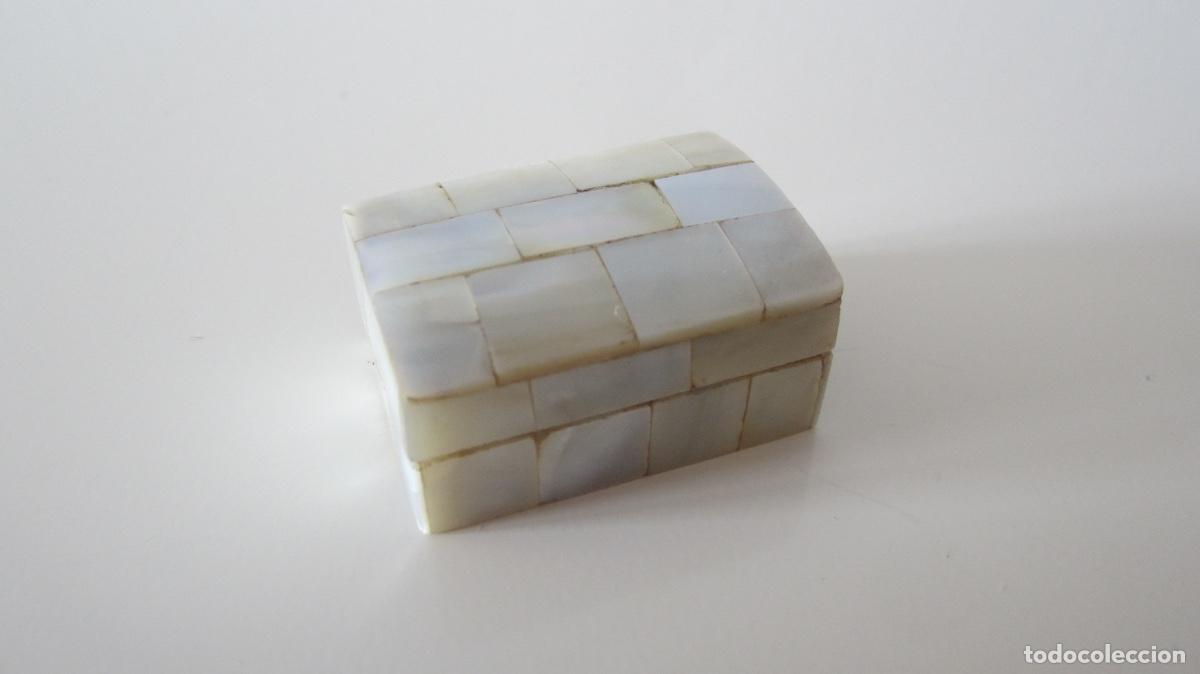 Cajas y cajitas met&aacute;licas: CAJITA DE NACAR Y MADERA - Foto 5