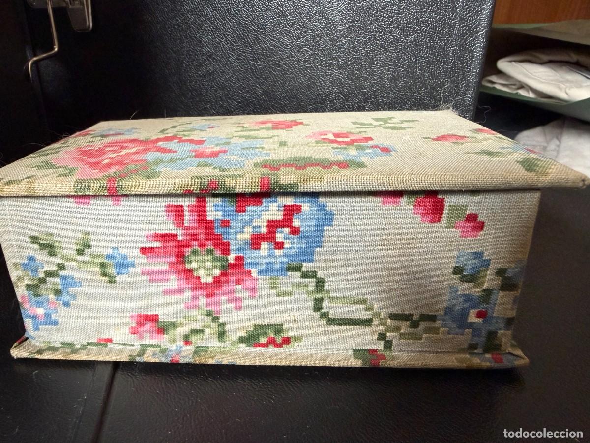 Cajas y cajitas met&aacute;licas: Caja decorativa forrada en tela floral estilo vintage