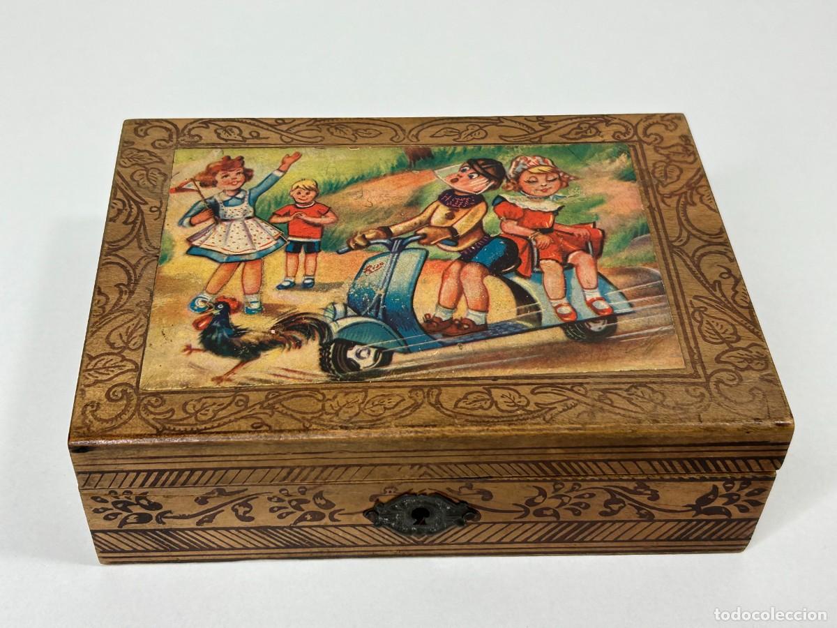 Cajas y cajitas met&aacute;licas: ANTIGUA CAJA MADERA CON DIBUJO DE MOTO VESPA A&Ntilde;OS 60
