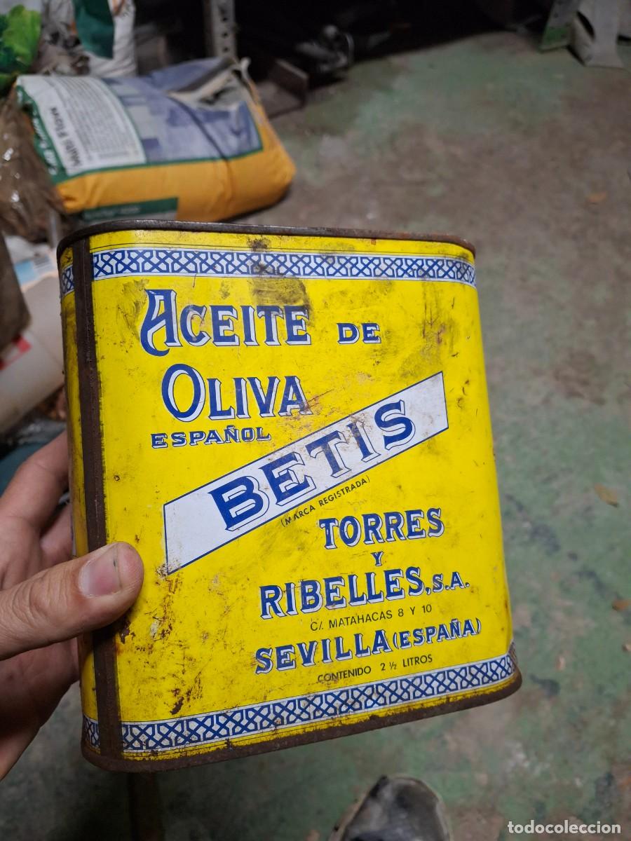 Cajas y cajitas met&aacute;licas: Antigua lata aceite cocina oliva Betis Torres y Ribelles Sevilla 2 litros y medio