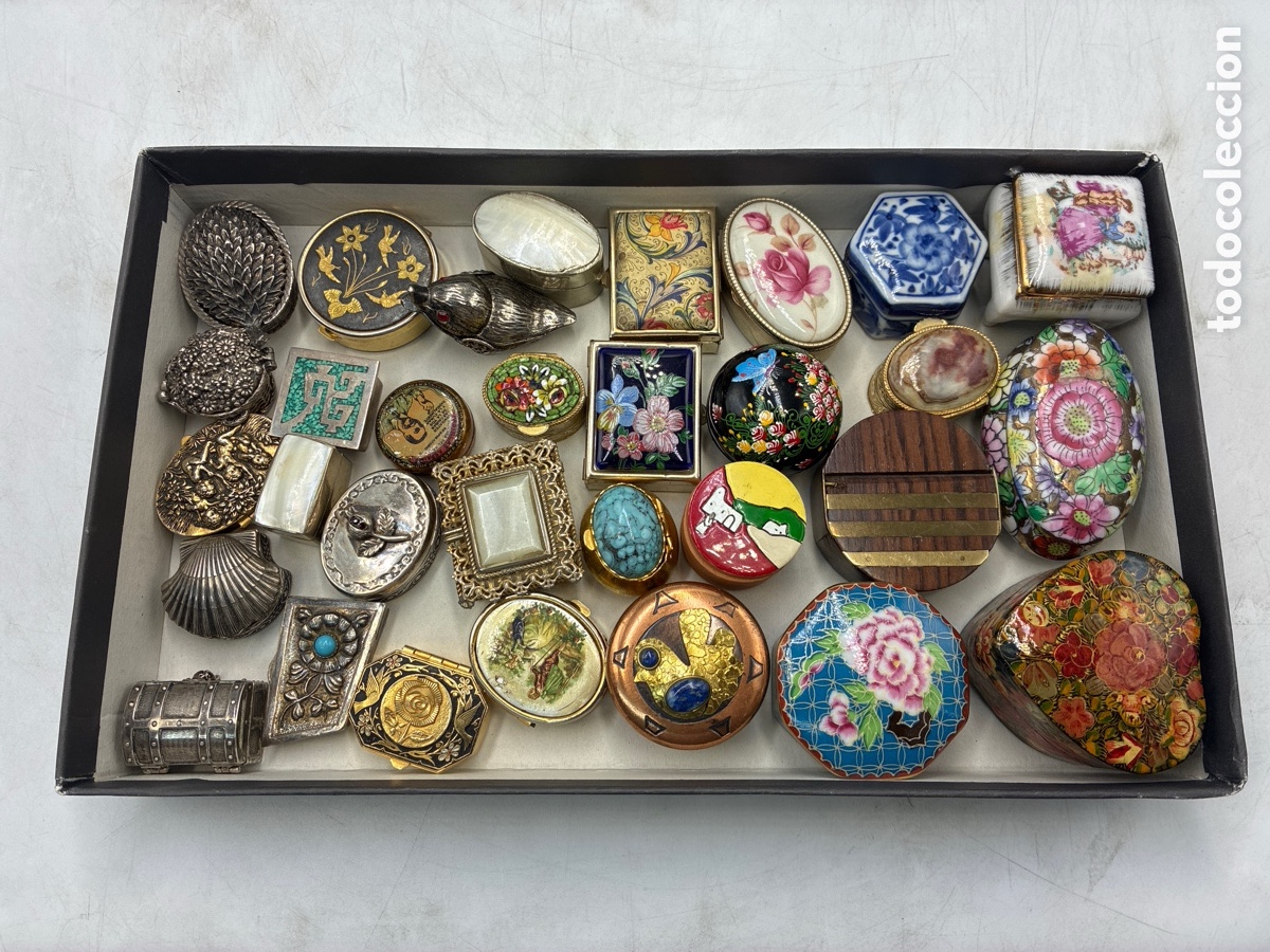 Cajas y cajitas met&aacute;licas: Colecci&oacute;n de 31 cajitas varios tama&ntilde;os.