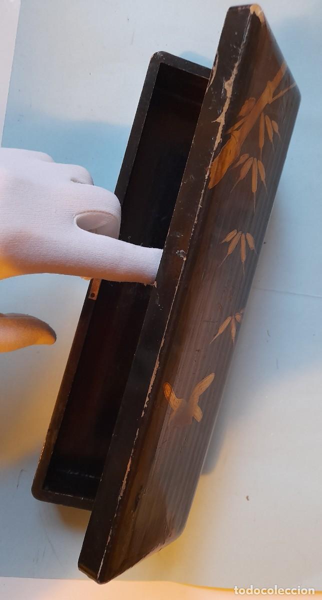 Cajas y cajitas met&aacute;licas: Caja madera lacada para abanico Japon tapa decorada con juncos dorados y ave dorada 18 cm largo