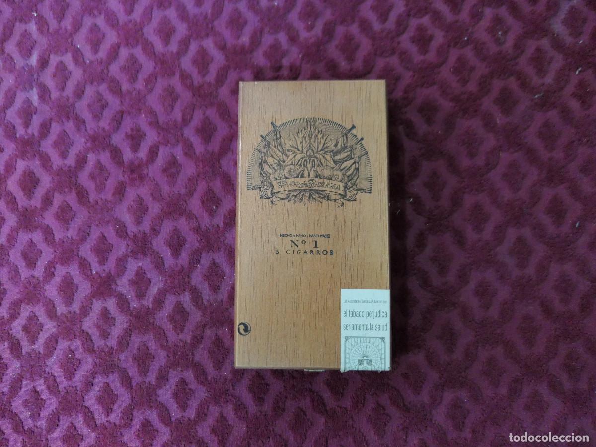 Cajas y cajitas met&aacute;licas: Antigua caja de madera de puros