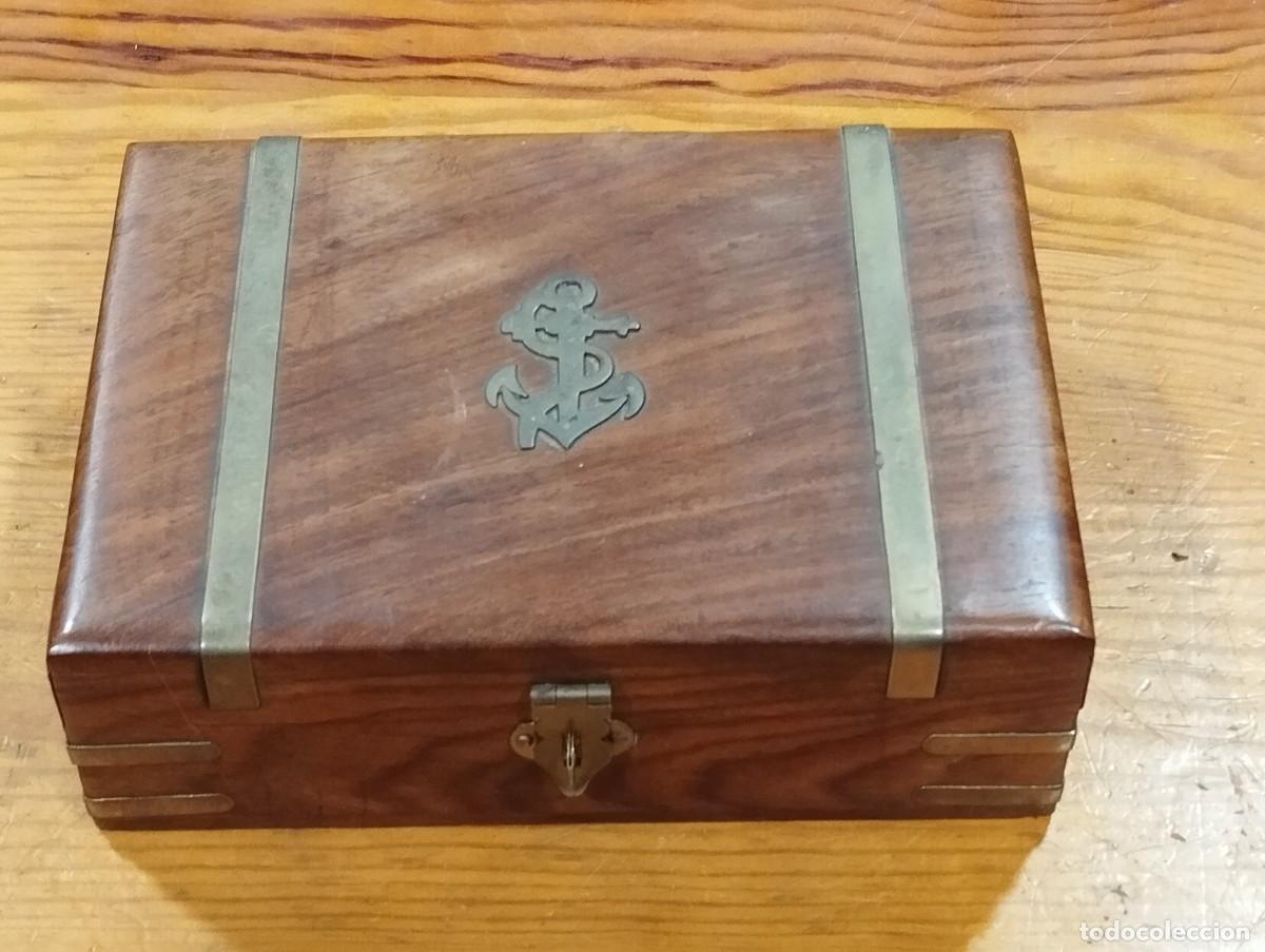 Cajas y cajitas met&aacute;licas: CAJA N&Aacute;UTICA EN MADERA NOBLE Y LAT&Oacute;N.