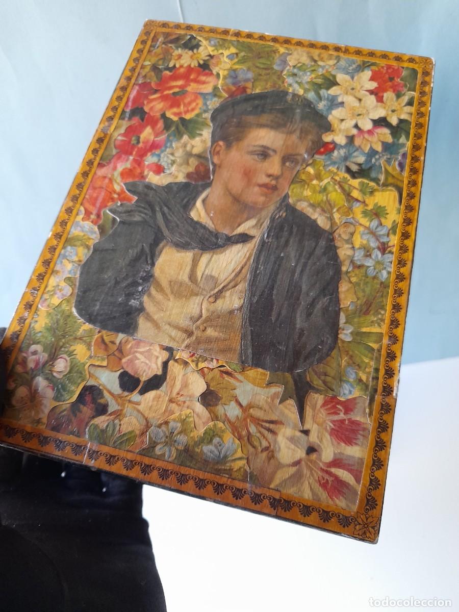 Cajas y cajitas met&aacute;licas: Caja joyero de madera forrado decorado con cromos recortables de flores y una chica