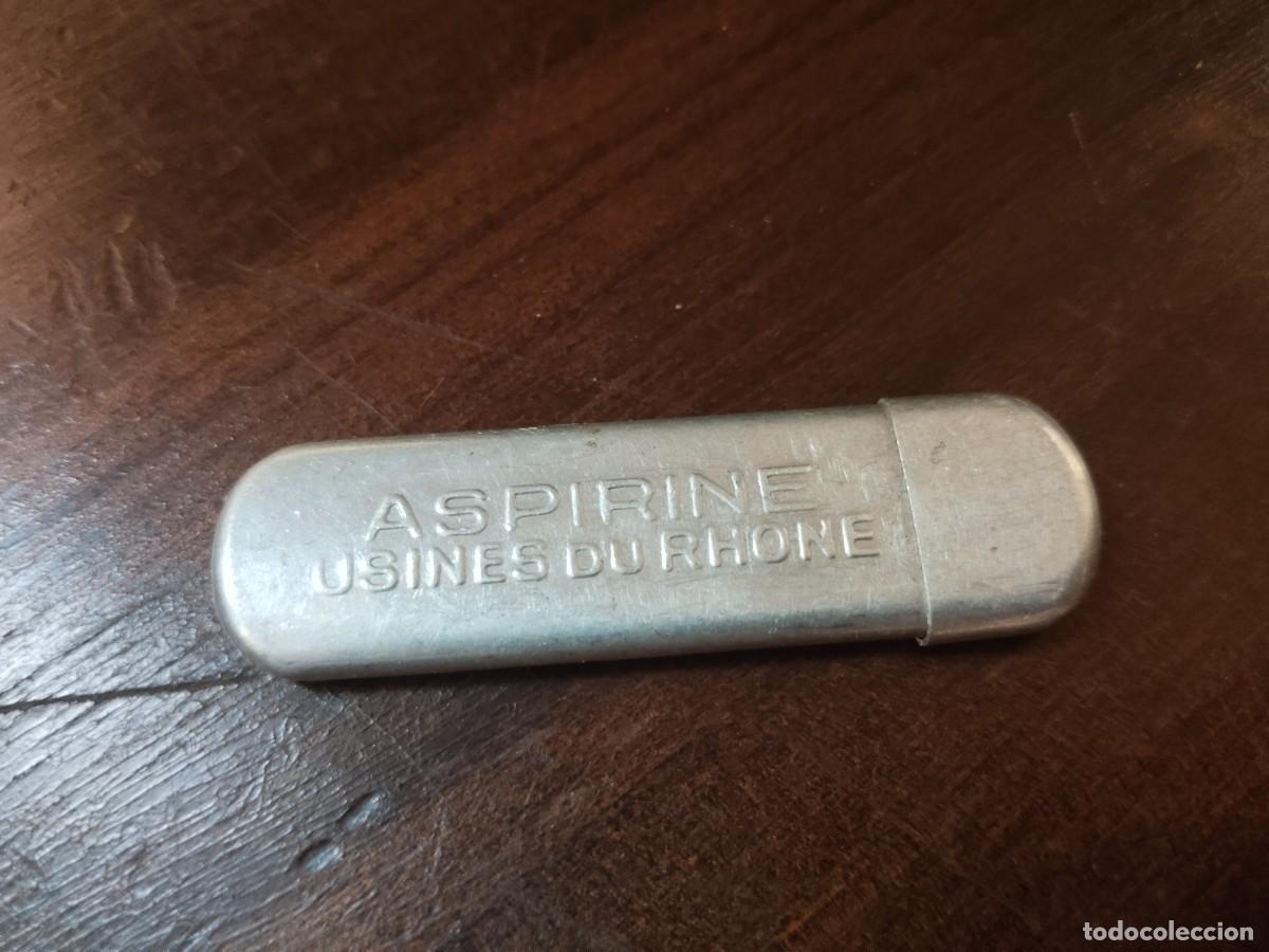 Cajas y cajitas met&aacute;licas: Pastillero Aspirina con dos pastillas.