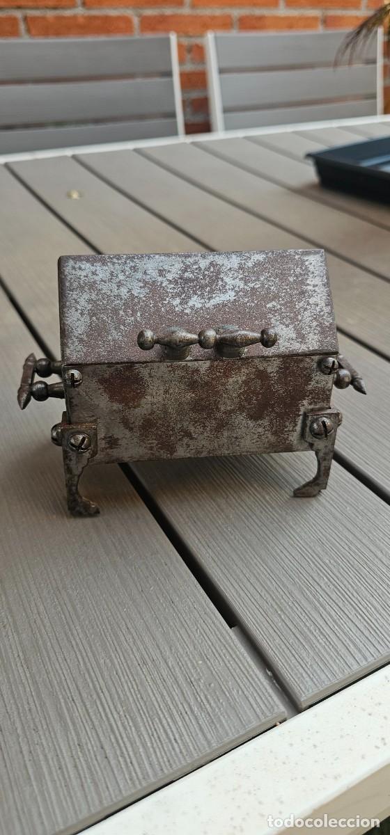 Cajas y cajitas met&aacute;licas: Precioso cofre y caja peque&ntilde;o de hierro de capricho