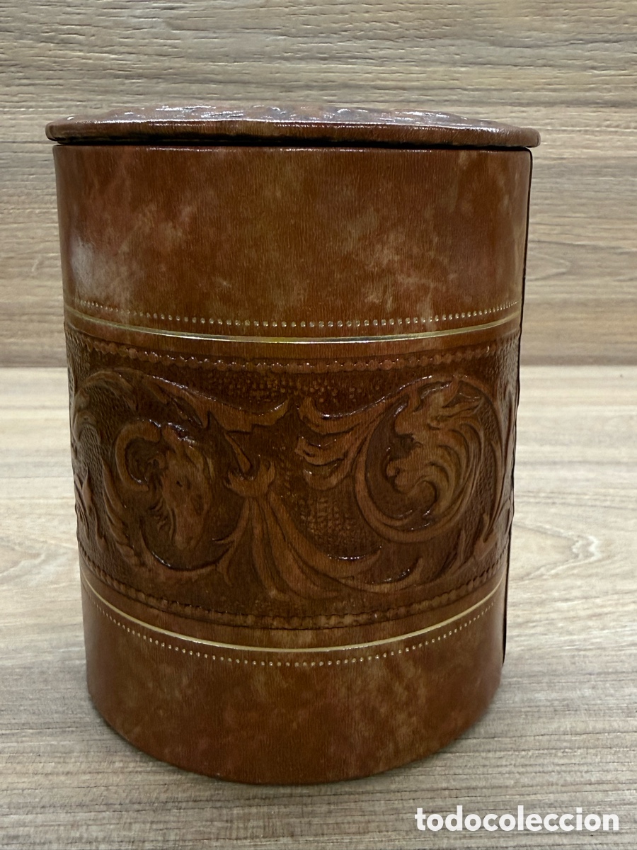 Cajas y cajitas met&aacute;licas: Guarda puros vintage repujado con tapa