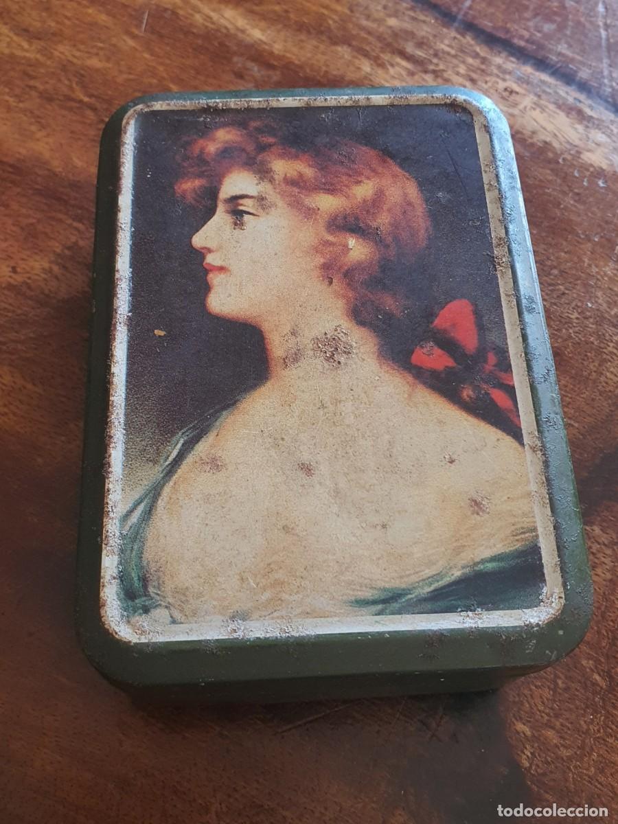 Cajas y cajitas met&aacute;licas: Antigua Cajita de Lata - Ilustraci&oacute;n Retrato Mujer