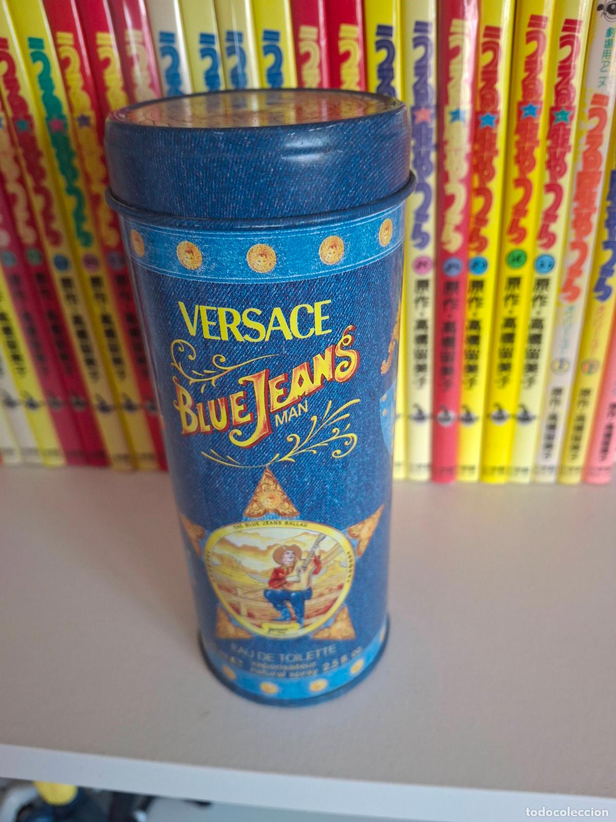 Cajas y cajitas met&aacute;licas: CAJA MET&Aacute;LICA CILINDRICA VAC&Iacute;A AGUA DE COLONIA - VERSACE BLUE JEANS MAN - EAU DE TOILETTE DECORATIVA