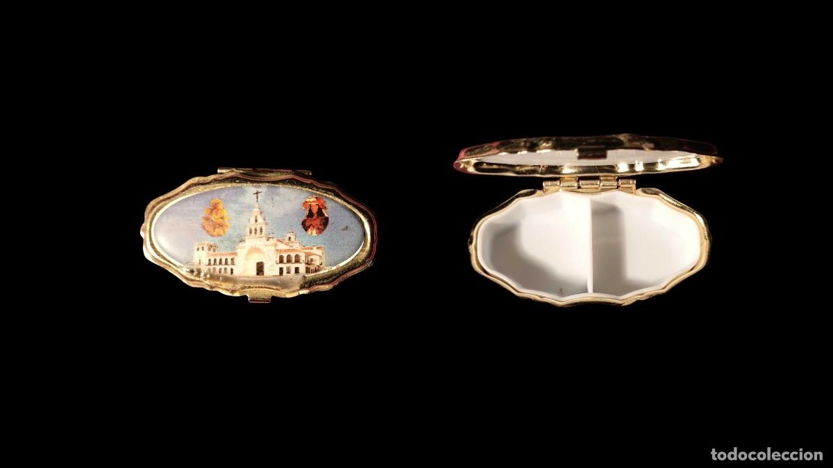 Cajas y cajitas met&aacute;licas: PASTILLERO VIRGEN DEL ROC&Iacute;O &middot; ERMITA DE ALMONTE &middot; METAL DORADO &middot; PORCELANA &middot;A&Ntilde;OS 70/80 &middot; DEVOCI&Oacute;N