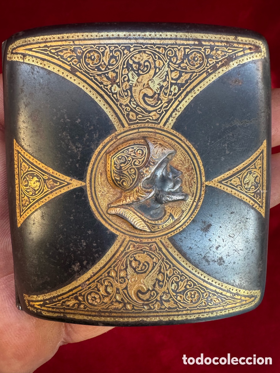 Cajas y cajitas met&aacute;licas: Antigua pitillera de metal damasquinado.Cruz templaria! Principios 1900!