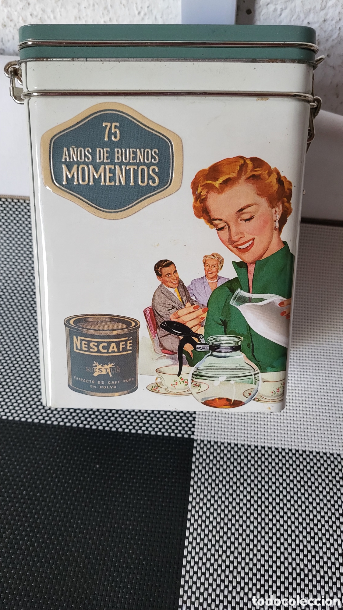 Cajas y cajitas met&aacute;licas: Antigua caja met&aacute;lica Nescafe