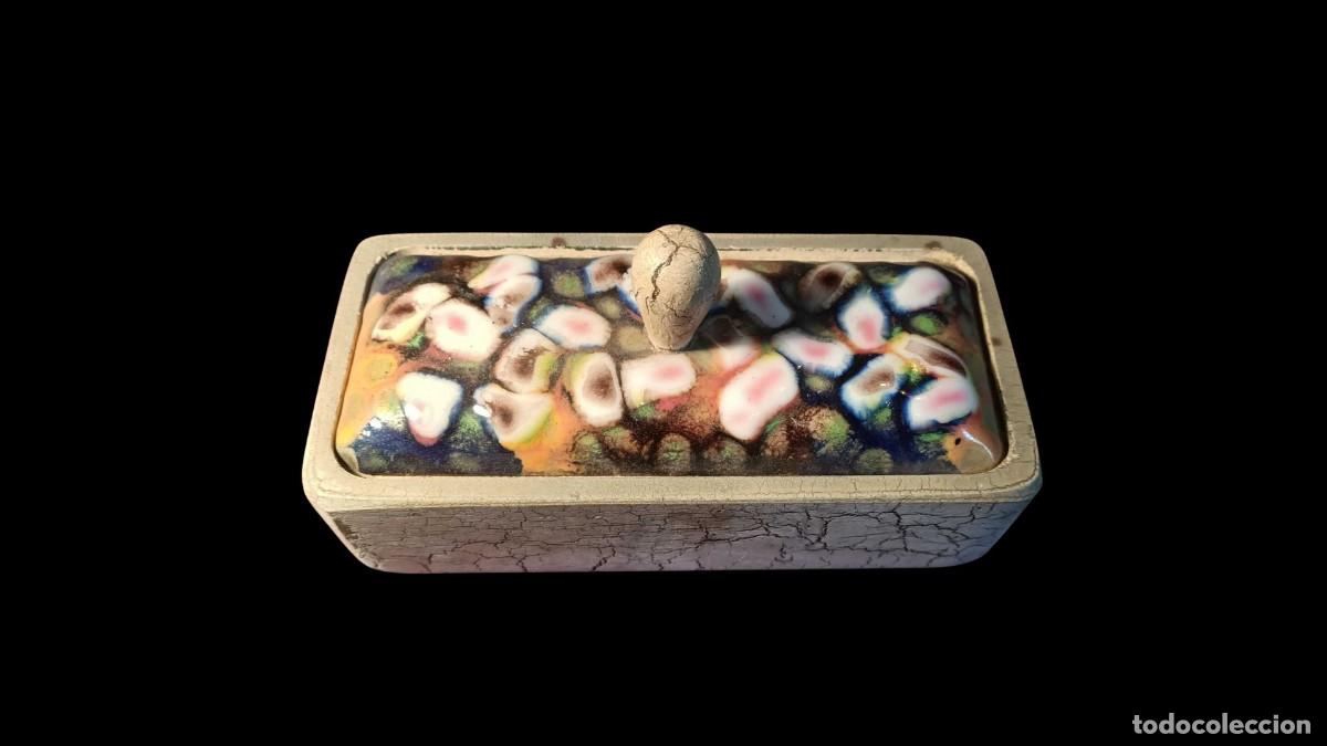 Casse e cassette metalliche: CAJA DE MADERA CON TAPA DE METAL ESMALTADO AL FUEGO - T&Eacute;CNICA CLOISONN&Eacute; - A&Ntilde;OS 60-70