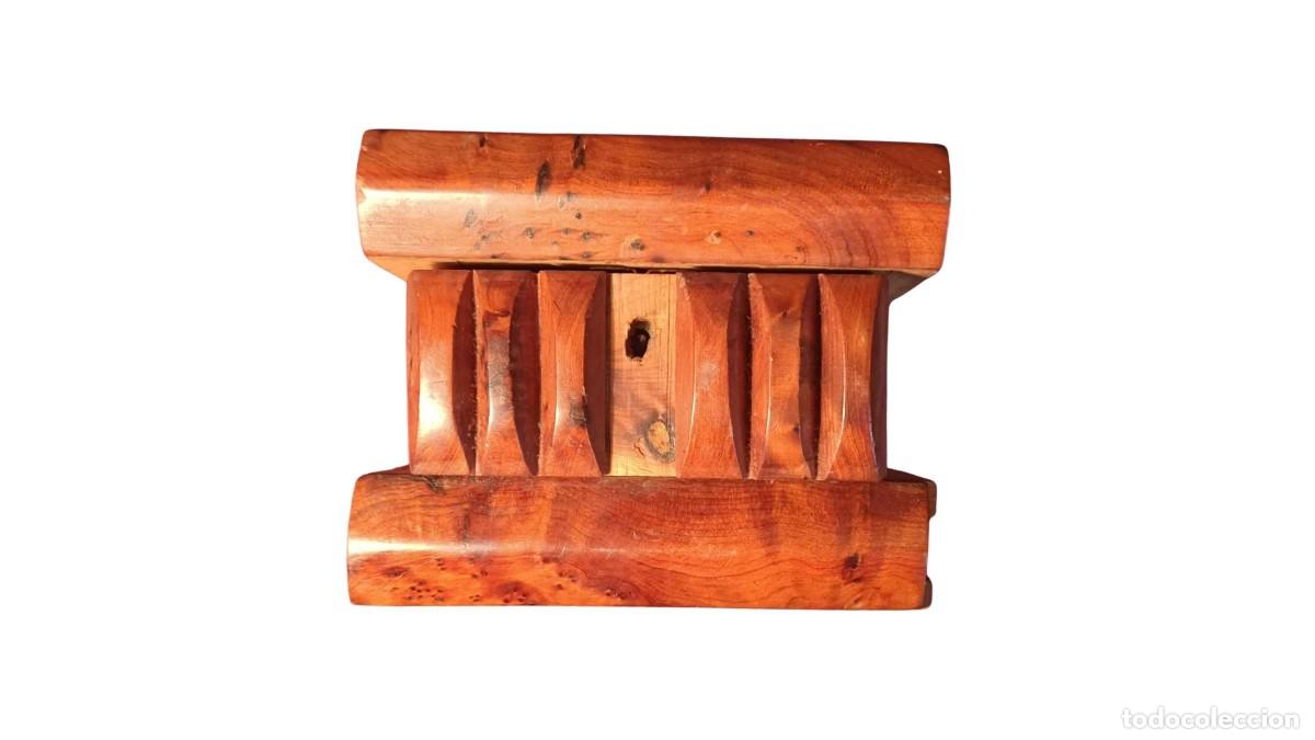 Cajas y cajitas met&aacute;licas: CAJA JOYERO EN RA&Iacute;Z DE TUYA (THUYA BURL) - TALLADA A MANO DECORACI&Oacute;N GEOM&Eacute;TRICA EN RELIEVE - 70-90