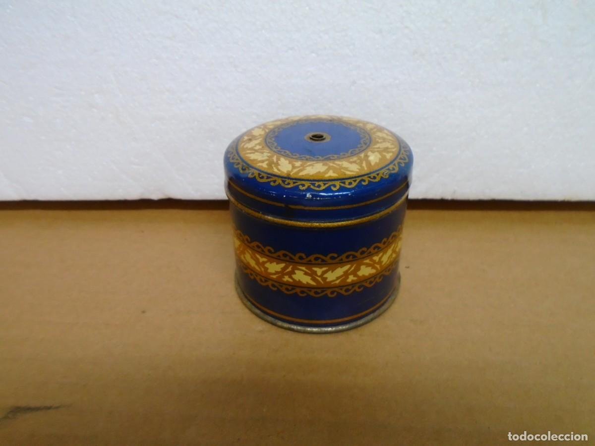 Cajas y cajitas met&aacute;licas: ANTIGUA CAJA DE HOJALATA LITOGRAFIADA PARA CONTENER Y HESHACER UN OVILLO DE LANA O HILO.