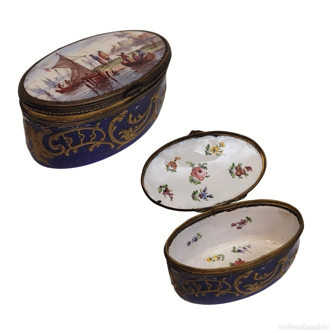 Cajas y cajitas met&aacute;licas: Joyero / pastillero, lat&oacute;n y esmalte, estilo S&egrave;vres, s. XIX - Francia