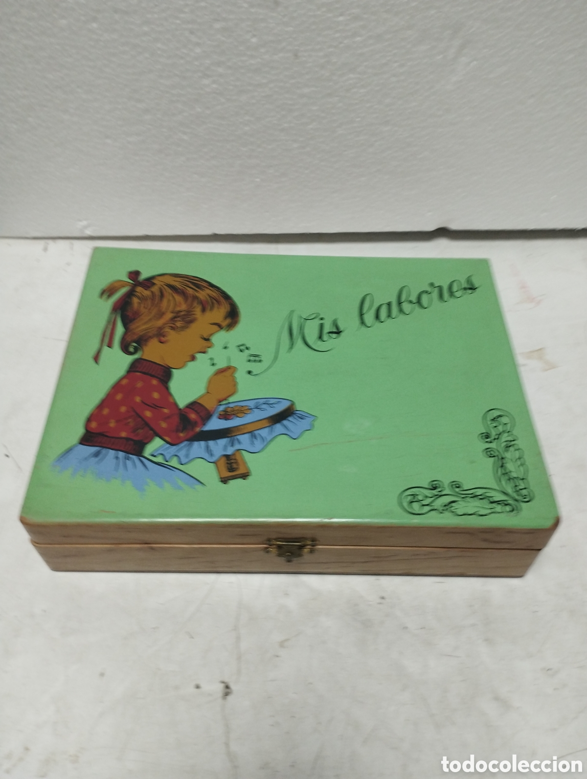 Cajas y cajitas met&aacute;licas: ANTIGUA CAJA MADERA MIS LABORES, MEDIDA 5,5X18X24 CM.