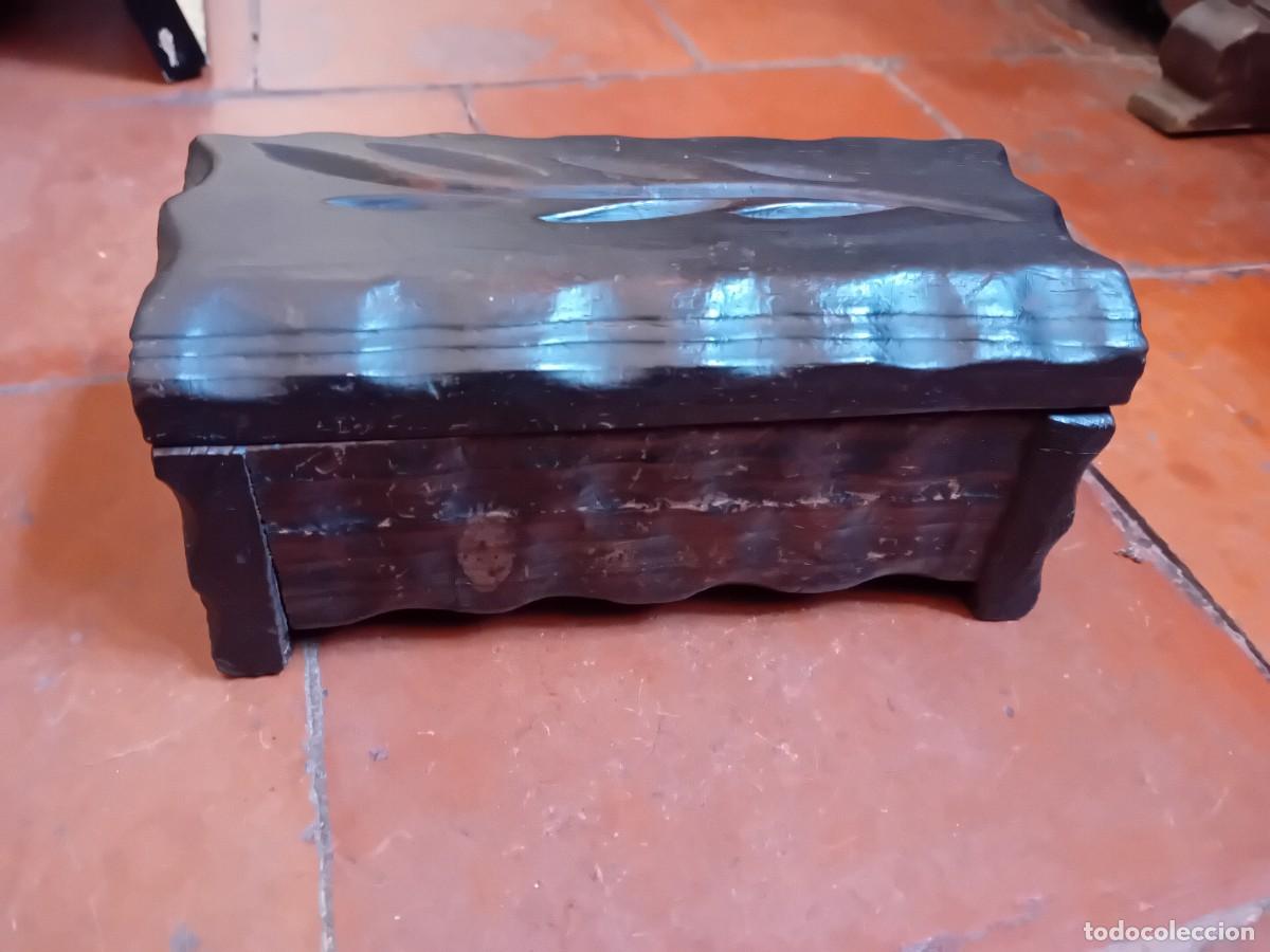 Cajas y cajitas met&aacute;licas: Ba&uacute;l joyero de madera de pino tallado d&eacute;cada de los 60