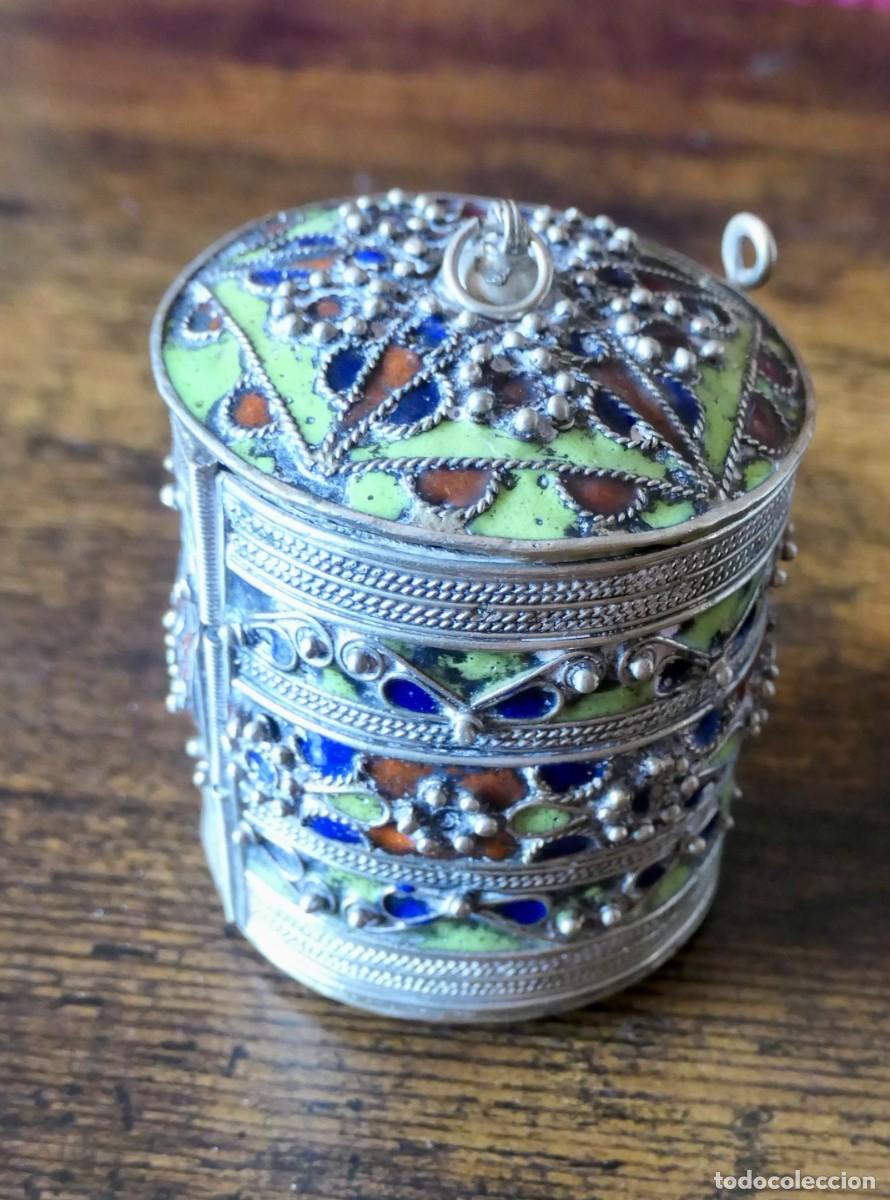 Cajas y cajitas met&aacute;licas: caja brazalete bereber tradicional de la regi&oacute;n de Cabilia (Kabylie)