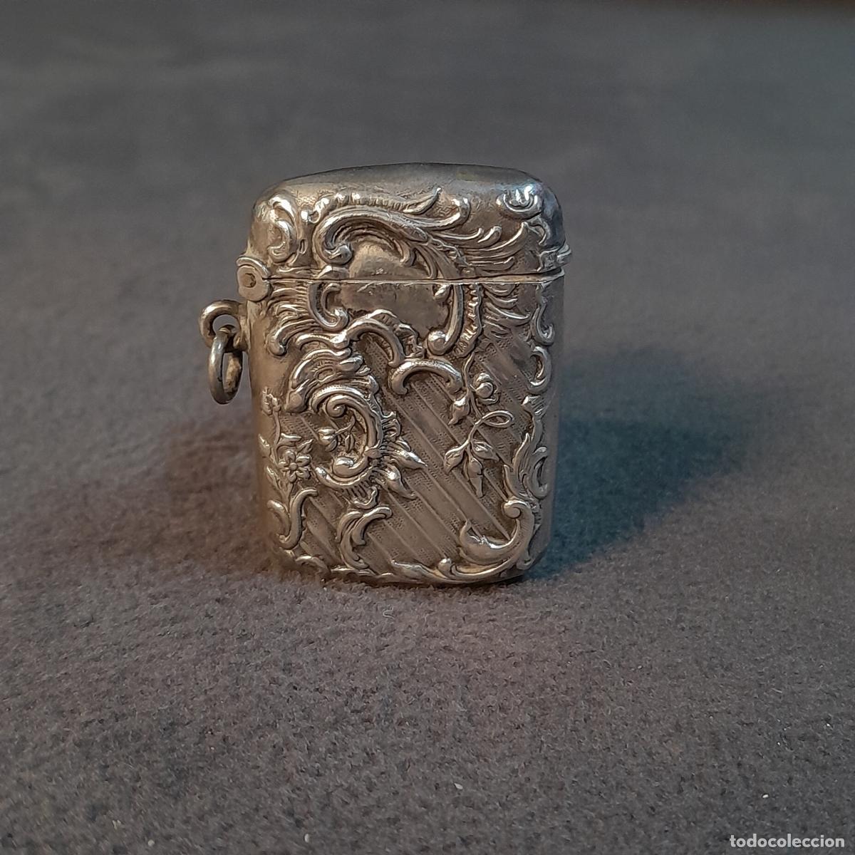 Cajas y cajitas met&aacute;licas: CP-6. ESTUCHE PARA CERILLAS DE PLATA LEY. PERIODO VICTORIANO. 1880-1895 CA
