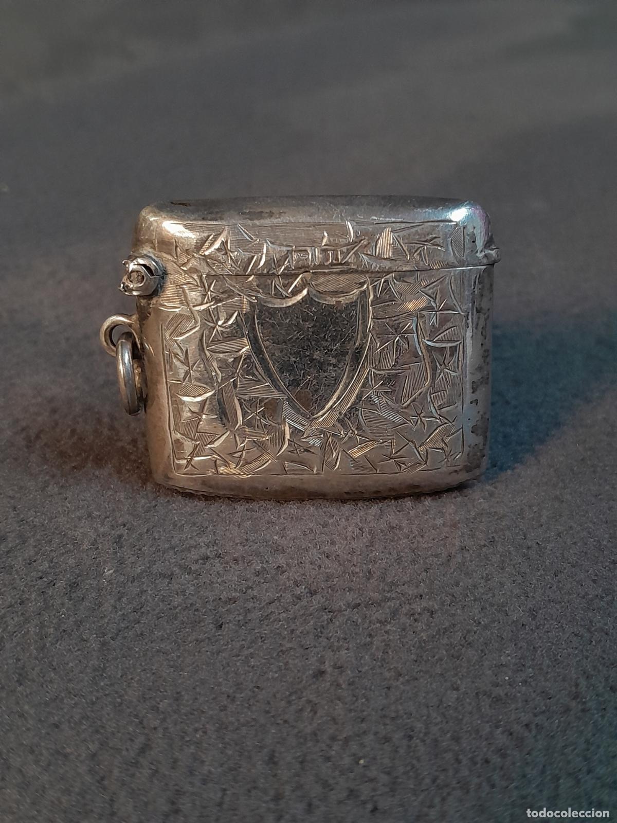 Cajas y cajitas met&aacute;licas: CP-13. ESTUCHE PARA CERILLAS EN PLATA CON DECORACI&Oacute;N DE ESTRELLAS. PERIODO VICTORIANO. SIGLO XIX