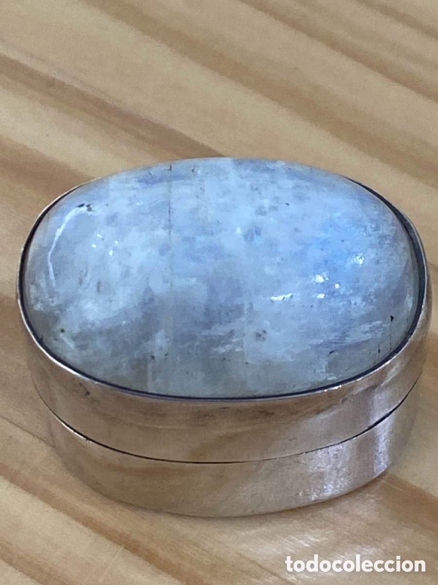 Cajas y cajitas met&aacute;licas: Cajita de plata y piedra luna