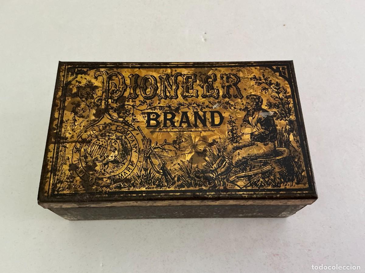Cajas y cajitas met&aacute;licas: Caja de hojalata litografiada Pioneer Brand Golden Flake Cavendish, Richmond Cavendish Liverpool c.1