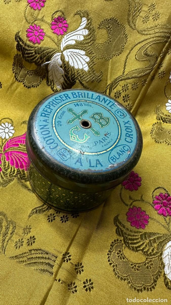 Cajas y cajitas met&aacute;licas: Antigua caja met&aacute;lica, hilo para zurcir 20,00 &euro;