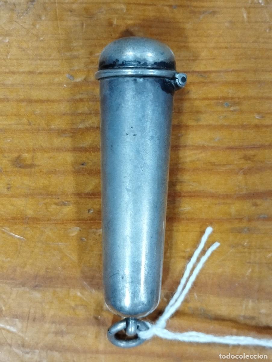 Cajas y cajitas met&aacute;licas: BOQUILLA AMBAR EN CAJA DE PLATA.