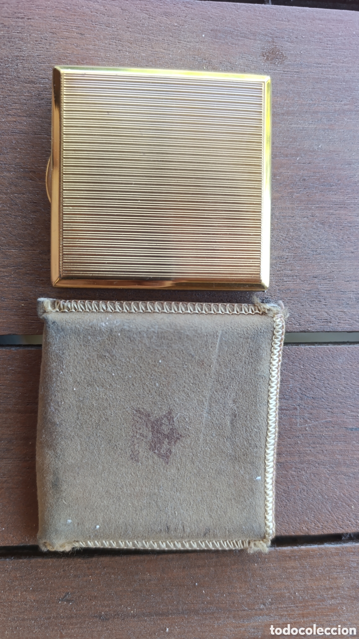 Cajas y cajitas met&aacute;licas: Polvera Melissa dorada